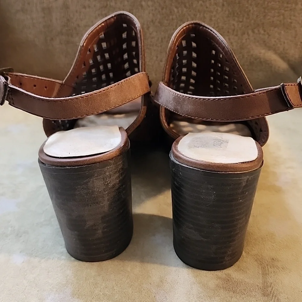 EASY STREET SANDALS Size 8.5